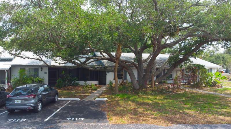 2 bedroom Villa at 7115 PARKSIDE VILLAS DR N, PARKSIDE VILLAS, ST PETERSBURG — photo 2
