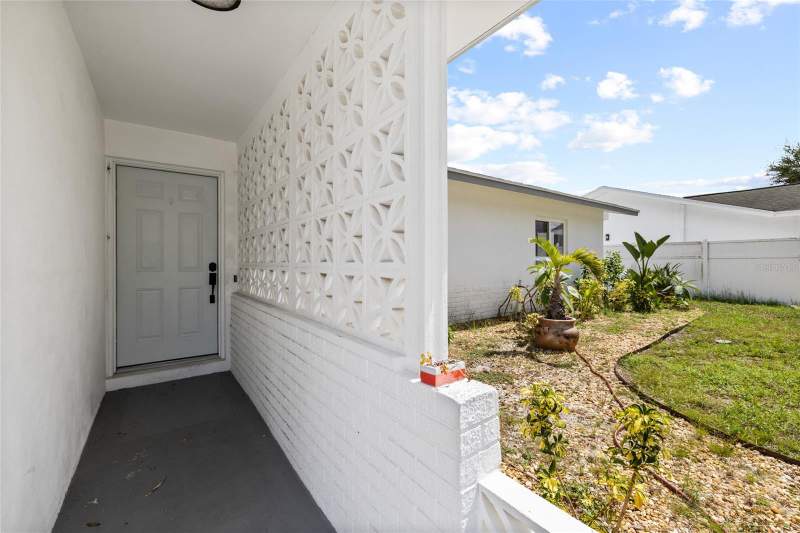 2 bedroom Single Family Residence at 2051 Little Neck Road, Windsor Park 2nd Add, Clearwater — photo 5