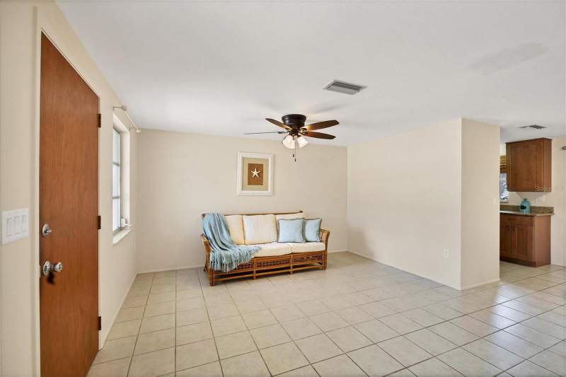 2 bedroom Single Family Residence at 25 1st Avenue, Tyler & Darling Add 01, Englewood — photo 3