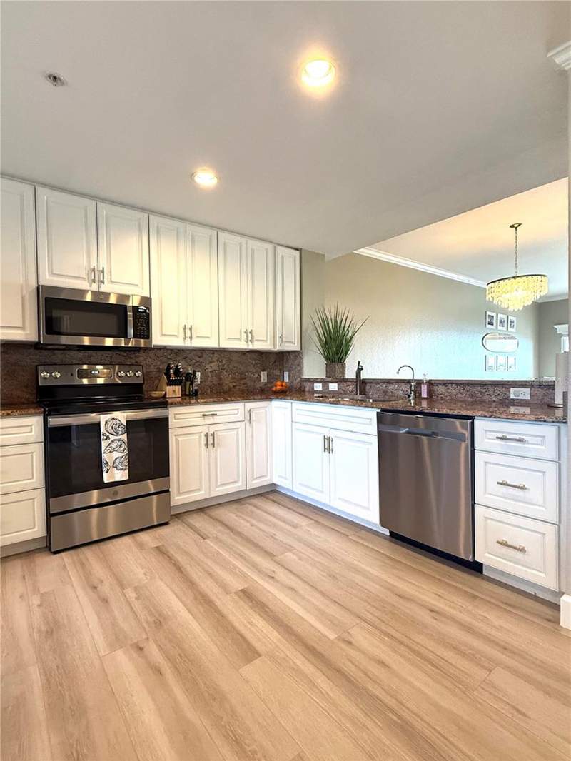 2 bedroom Condominium at 423 150TH AVENUE #1405, SNUG HARBOUR CONDO, MADEIRA BEACH — photo 5