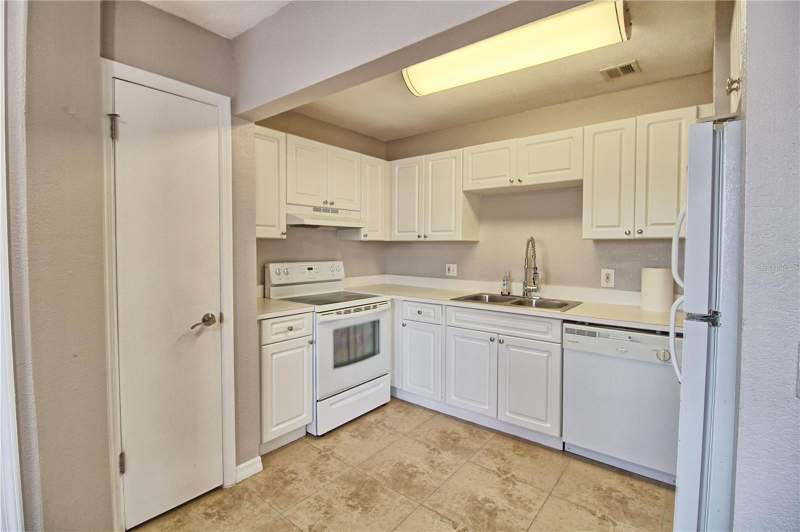 2 bedroom Condominium at 13760 Orange Sunset Drive #201, Whispering Oaks, Tampa — photo 5
