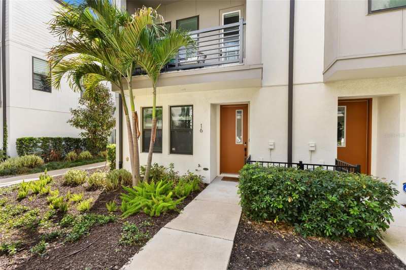3 bedroom Townhouse at 2511 N Grady Avenue #16, Westshore Village Twnhms, Tampa — photo 1