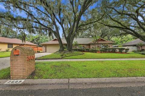 2609 Manor Oak Drive, 4-bedroom for sale in Valrico