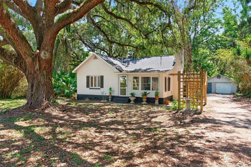 2 bedroom Single Family Residence at 112 N Lake Avenue, Leesburg Lake Griffin Park, Leesburg — photo 4