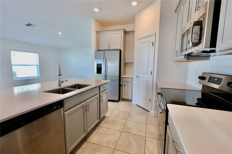 3 bedroom Single Family Residence at 965 LAUREL VIEW WAY, BELLEVUE AT ESTATES, GROVELAND — photo 5