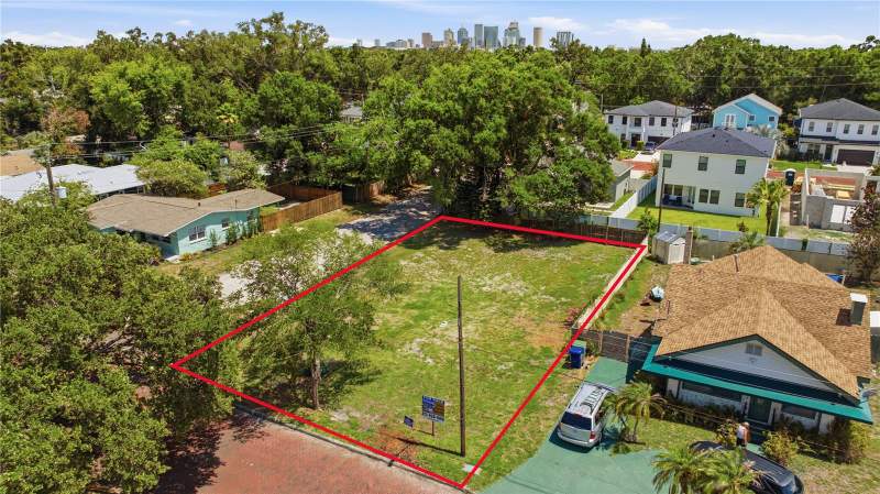 5 bedroom Single Family Residence at 904 W Fribley Street, Buffalo Heights, Tampa — photo 2