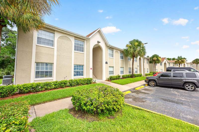 Pershing OaksHomes for Sale in Orlando, FL