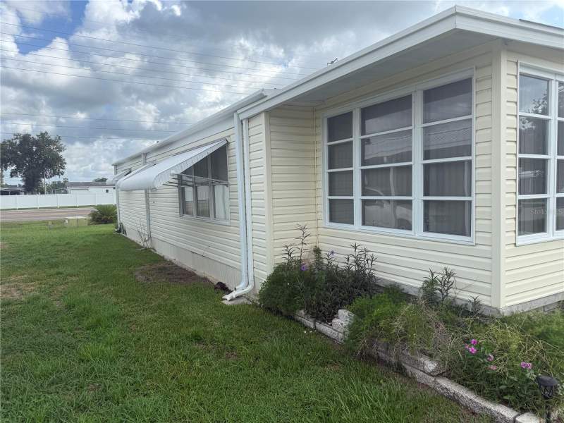 2 bedroom Mobile Home at 37529 Attica Avenue, Valleydale Acres, Zephyrhills — photo 2