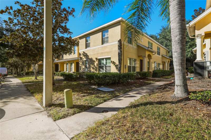 3 bedroom Townhouse at 10952 Keys Gate Drive, Summerfield Village 1 Tr 2, Riverview — photo 1