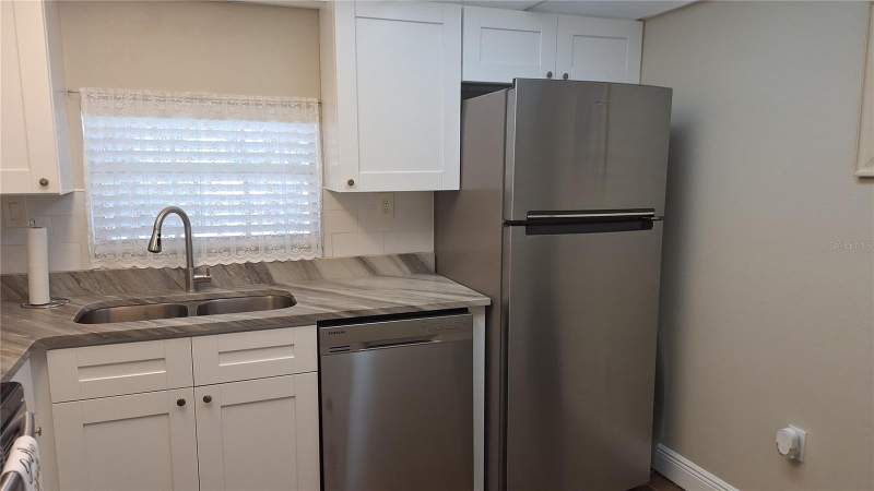 1 bedroom Condominium at 809 Russell Lane #323, Russellwood A Condo, Brandon — photo 3