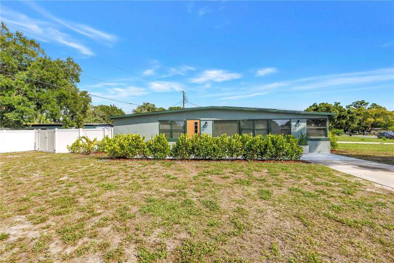 3 bedroom Single Family Residence at 7599 Meadowlawn Drive, Meadow Lawn 5th Add, St Petersburg — photo 3