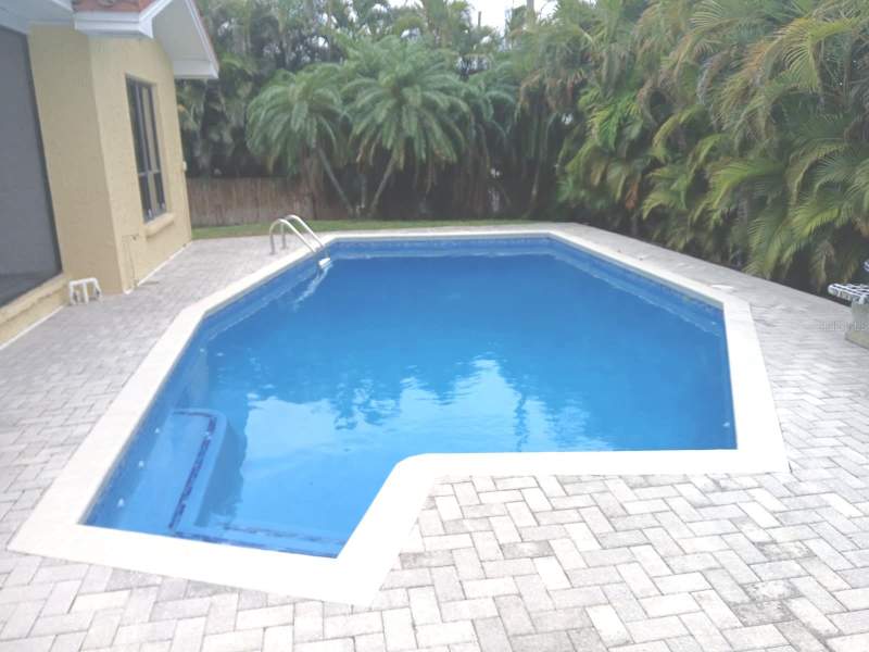 3 bedroom Single Family Residence at 562 Johns Pass Avenue, Crystal Island 2nd Add, Madeira Beach — photo 2