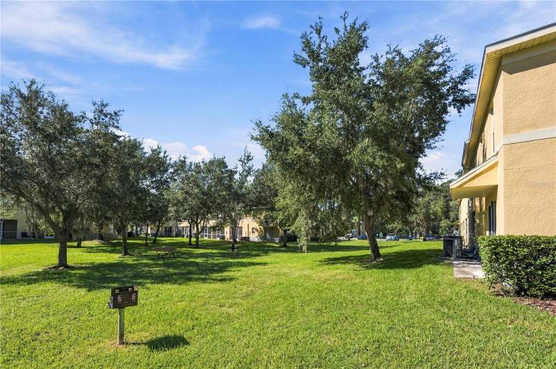 3 bedroom Townhouse at 37556 Daliha Terrace, Eiland, Zephyrhills — photo 2