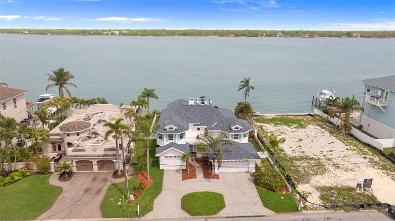 4 bedroom Single Family Residence at 11445 9th Street, Isle Of Palms 2nd Add, Treasure Island — photo 5