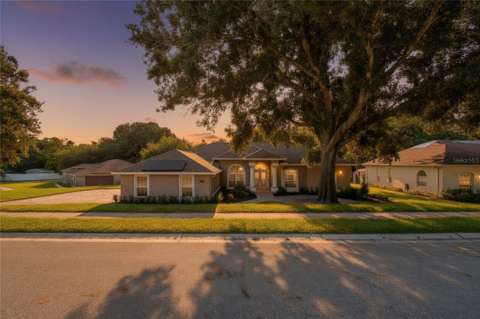 16208 Arrowhead Trail, pool for sale in Clermont