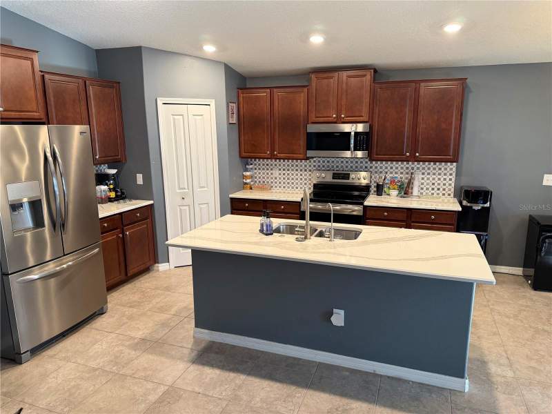 4 bedroom Single Family Residence at 6629 Wagon Trail Street, Silverado Ranch Sub, Zephyrhills — photo 3