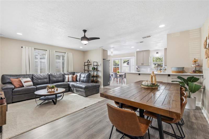 5 bedroom Single Family Residence at 1468 Druid Road, Breeze Hill, Clearwater — photo 3