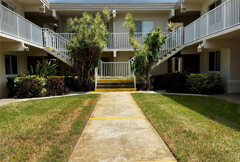2 bedroom Condominium at 6700 1st Avenue #103, Pasadena Plaza Condo, St Petersburg — photo 3