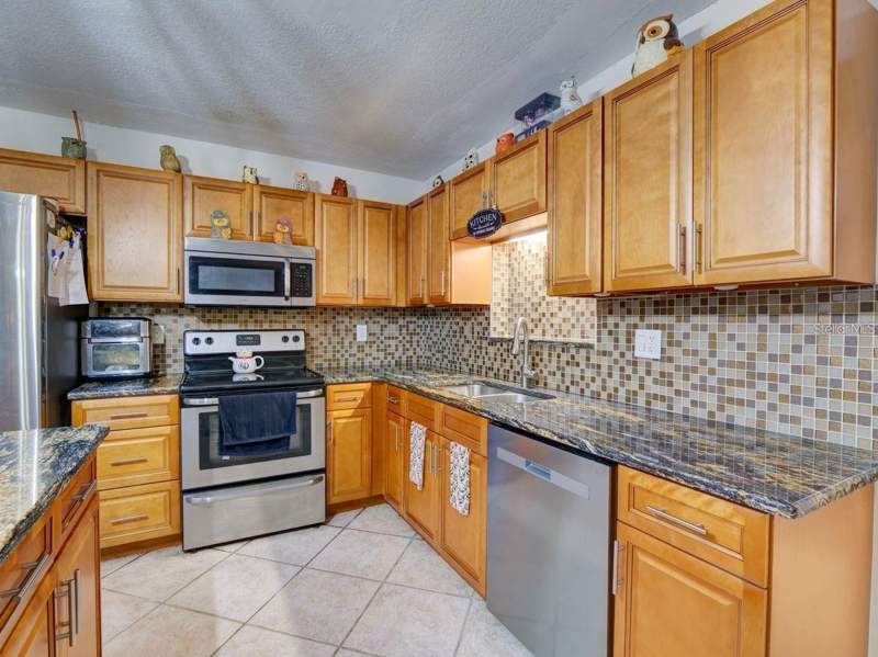 4 bedroom Single Family Residence at 31126 Prestwick Avenue, Mount Plymouth, Sorrento — photo 5