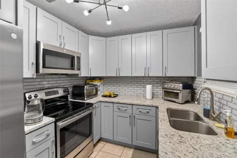 6424 Rockpointe Drive, Tampa FL - photo 8 of 34