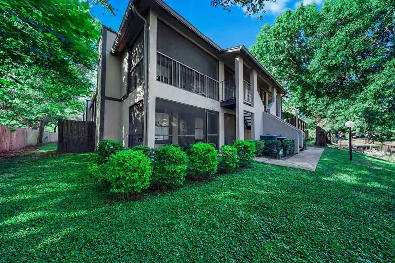 North Oaks CondoCondos for Sale in Tampa, FL