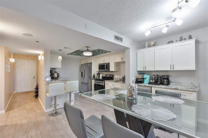 2 bedroom Condominium at 5400 Park Street #208, Island View South Condo, St Petersburg — photo 4
