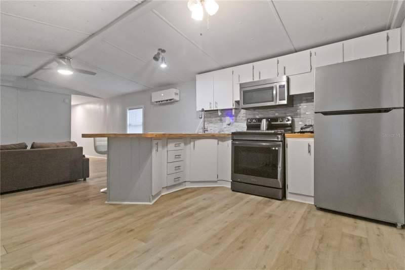 2 bedroom Manufactured Home at 11301 Edison Avenue, Griffin Park, New Port Richey — photo 2