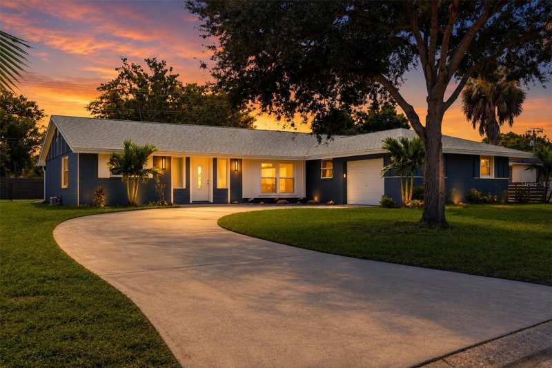 3 bedroom Single Family Residence at 286 Mount Vernon Drive, Venice East 3rd Add, Venice — photo 1