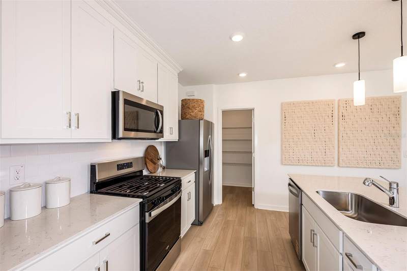 4 bedroom Single Family Residence at 9736 Crescent Moon Drive, Spencer Glen South, Riverview — photo 5