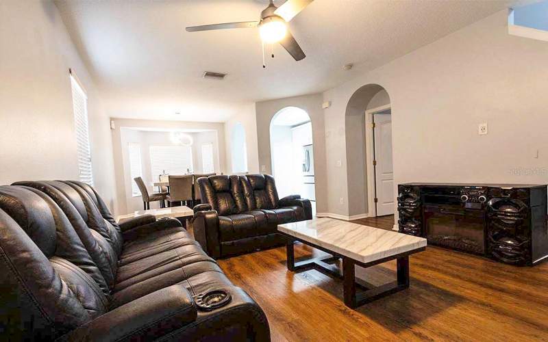 4 bedroom Single Family Residence at 1610 Marsh Wood Drive, Chestnut Forest, Seffner — photo 4