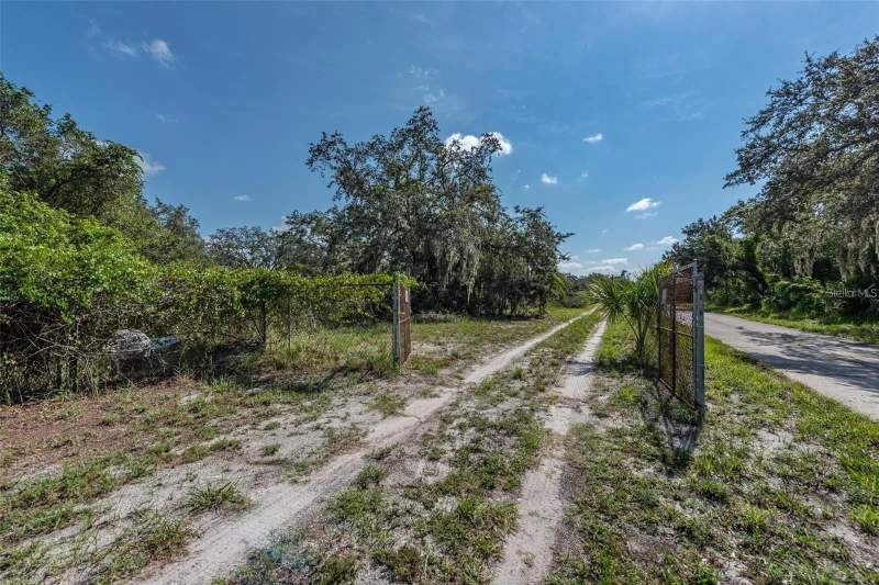 5 bedroom Mobile Home at 12154 Bullfrog Creek Road, Gibsonton, Gibsonton — photo 2
