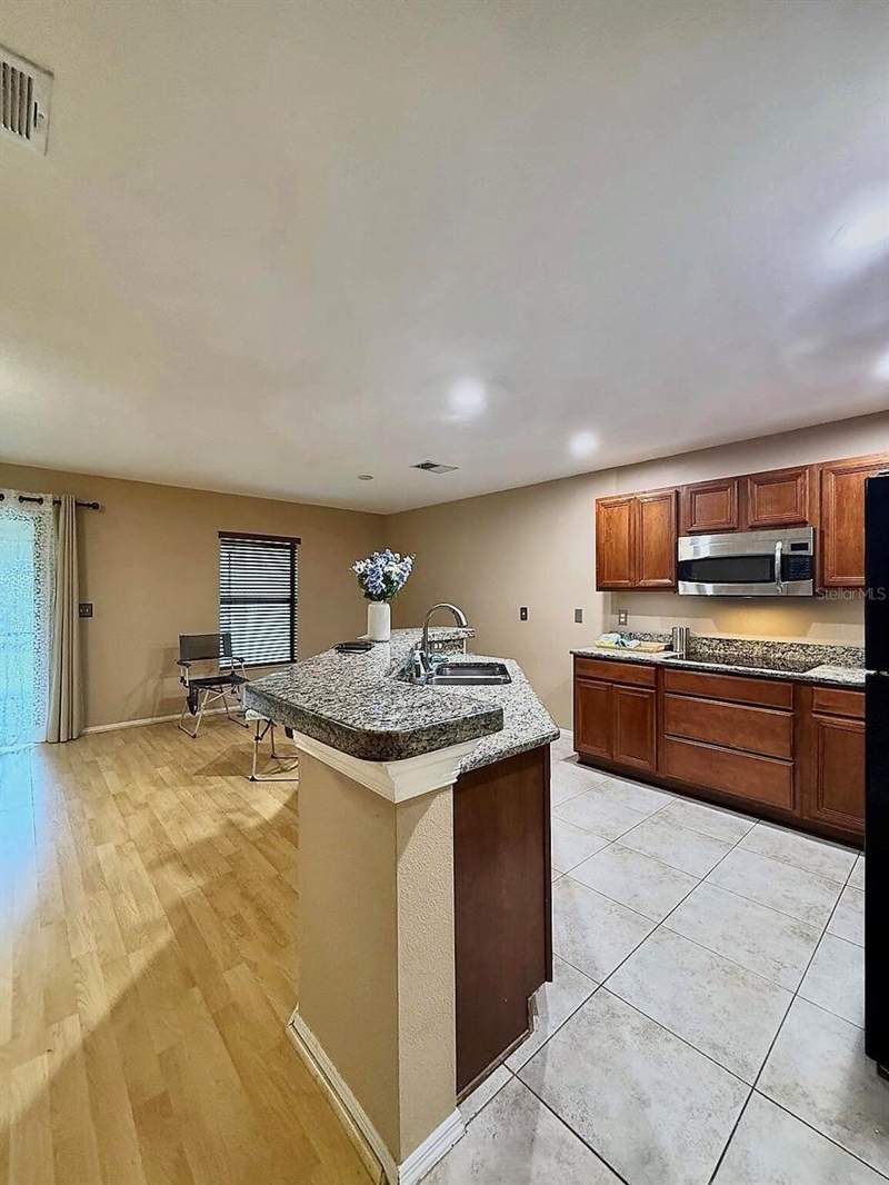 3 bedroom Townhouse at 2607 Oleander Lakes, Edgewater At Lake Brandon, Brandon — photo 5