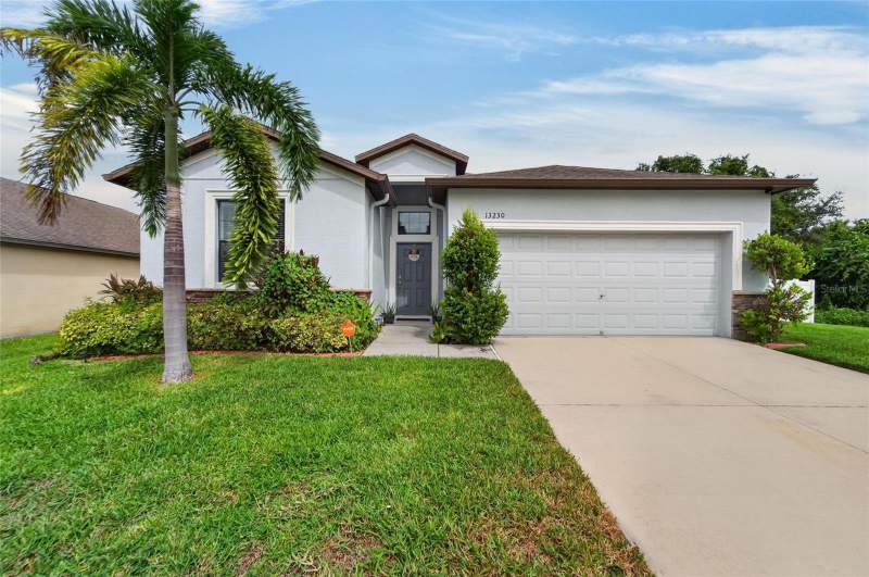4 bedroom Single Family Residence at 13230 Wellington Hills Drive, Summerfield Crossings Village 2 Tr, Riverview — photo 2