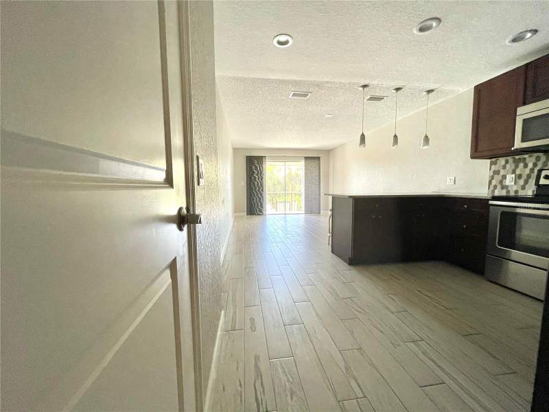 1 bedroom Half Duplex at 1860 Massachusetts Avenue #214, Regency Condo The, St Petersburg — photo 3