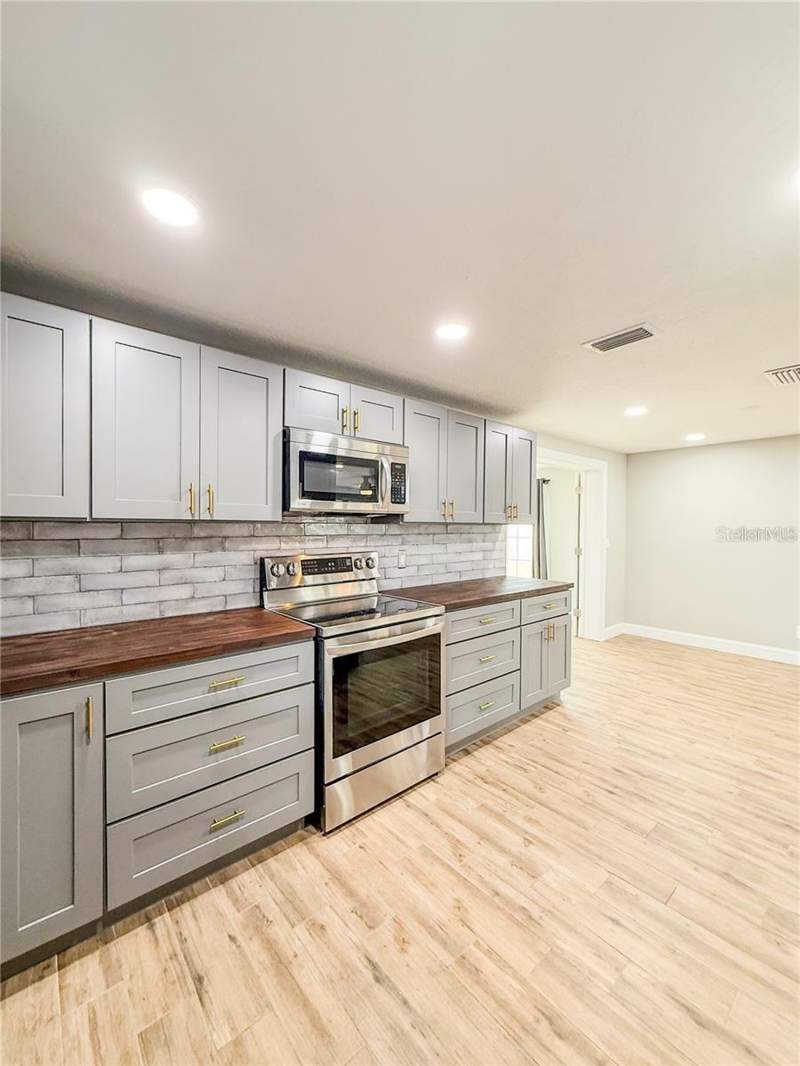 3 bedroom Single Family Residence at 8648 78th Place, Lakeside Gardens, Seminole — photo 4