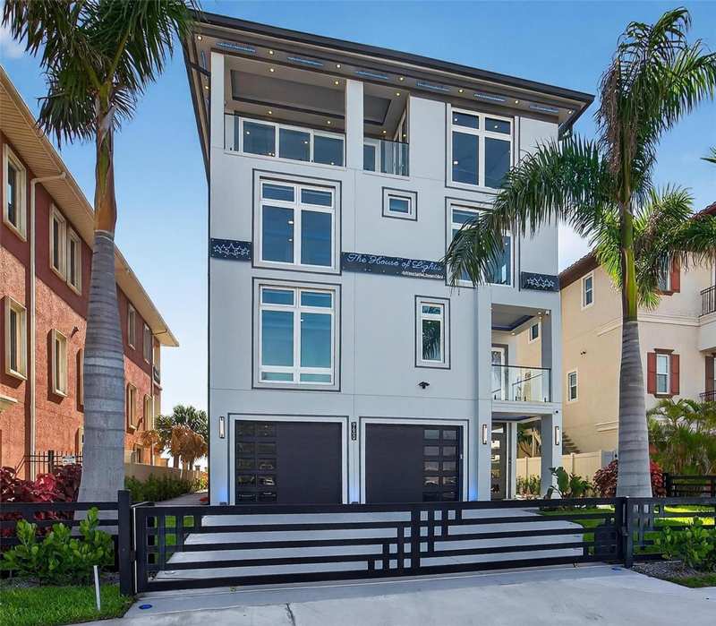 5 bedroom Single Family Residence at 9600 W Gulf Boulevard, Sawyer & Harrells 2nd Add, Treasure Island — photo 1
