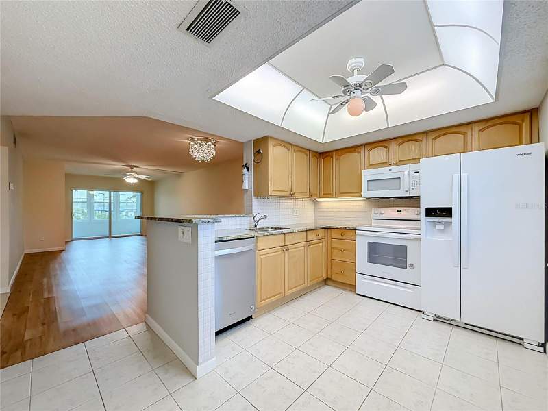 2 bedroom Condominium at 952 VIRGINIA STREET #207, HEATHER LAKE APTS CONDO, DUNEDIN — photo 2