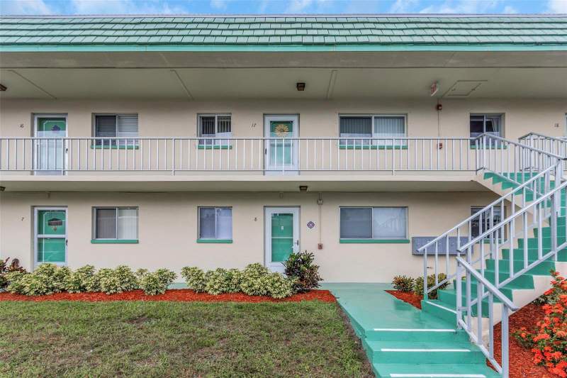 2 bedroom Condominium at 2001 Greenbriar Boulevard #17, Greenbriar Condo, Clearwater — photo 2