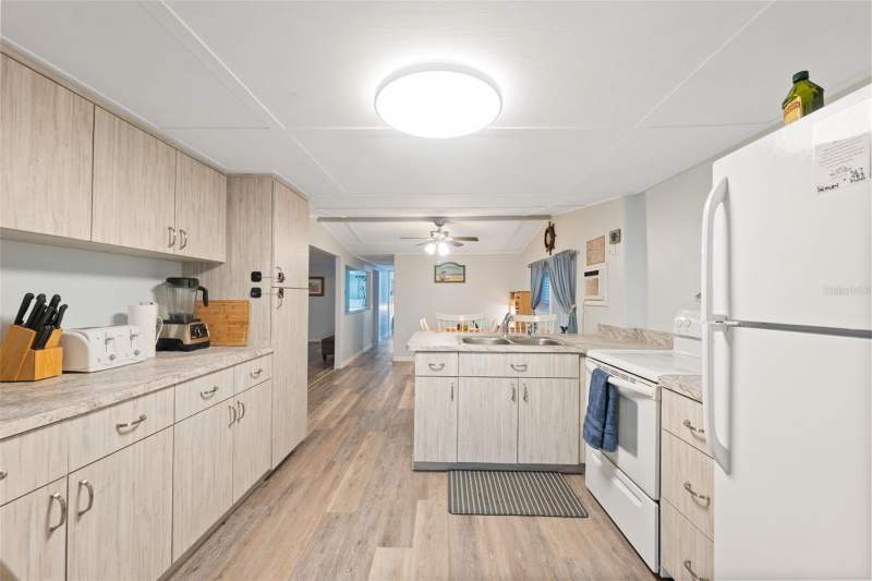 2 bedroom Mobile Home at 5527 Darlene Street, Weeki Wachee Gardens, Spring Hill — photo 5