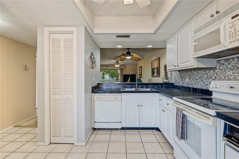 2 bedroom Condominium at 110 Lakeside Court #110, East Lake Woodlands Condo, Oldsmar — photo 4