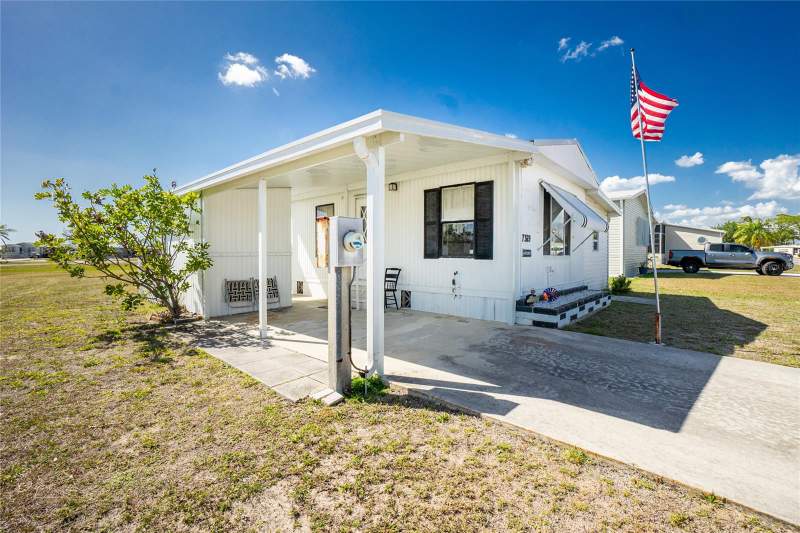 2 bedroom Manufactured Home at 7369 Candace Lane, Village Holiday Lake, Port Charlotte — photo 2