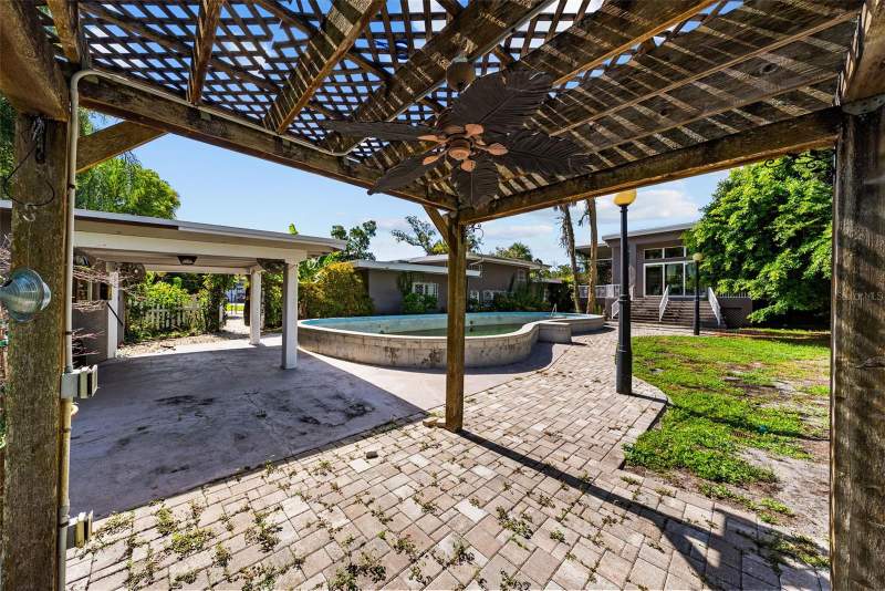 2 bedroom Single Family Residence at 211 S Shore Crest Drive, Beach Park, Tampa — photo 3