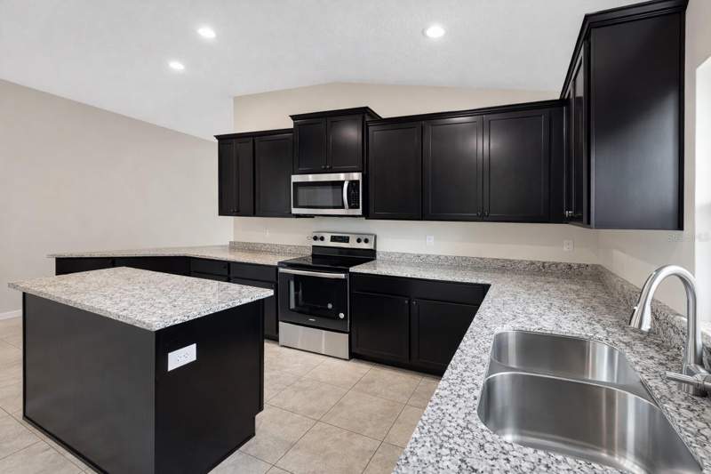 4 bedroom Single Family Residence at 7544 Bent Tree Loop, Harmony Central, St Cloud — photo 5