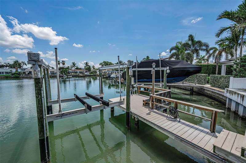 4 bedroom Single Family Residence at 7901 10th Avenue, South Cswy Isle Yacht Club 2nd Add, St Petersburg — photo 4