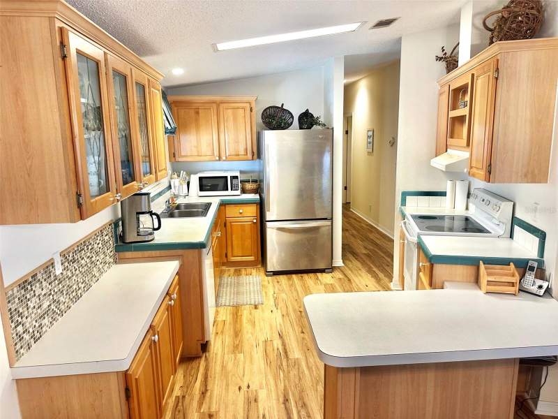 2 bedroom Manufactured Home at 11208 101st Street #115, Lake Seminole Resort North M/H Unrec, Largo — photo 2