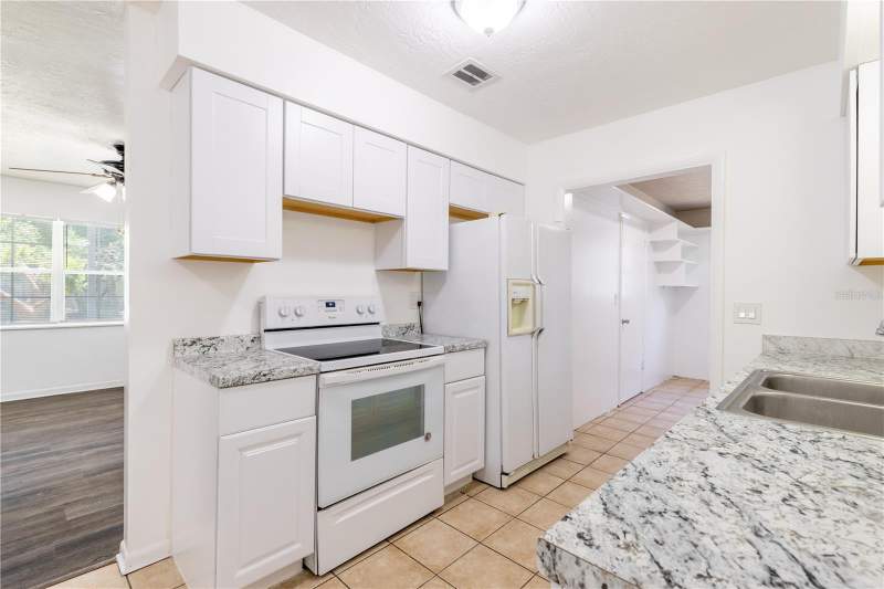 3 bedroom Single Family Residence at 18 N Harrison Street, Beverly Hills Unit 2, Beverly Hills — photo 3
