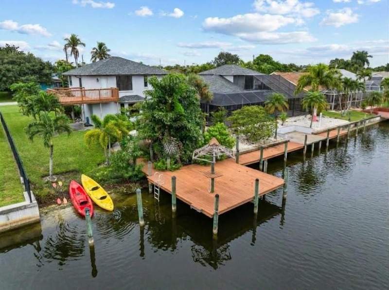 4 bedroom Single Family Residence at 313 SE 6th Street, Cape Coral, Cape Coral — photo 2