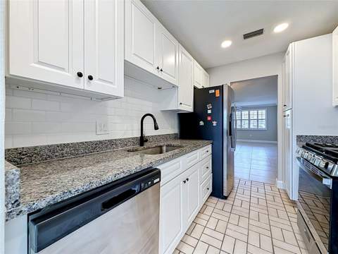 6025 Shore Boulevard #106, Gulfport FL - photo 12 of 74