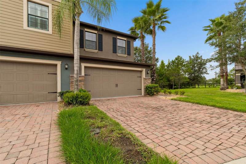 3 bedroom Townhouse at 17301 Old Tobacco Road, Hidden Oaks Twnhms, Lutz — photo 2