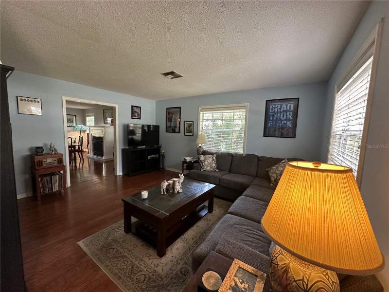 5 bedroom Single Family Residence at 1105 S 9th Street, Palmora Pk Anx, Leesburg — photo 4